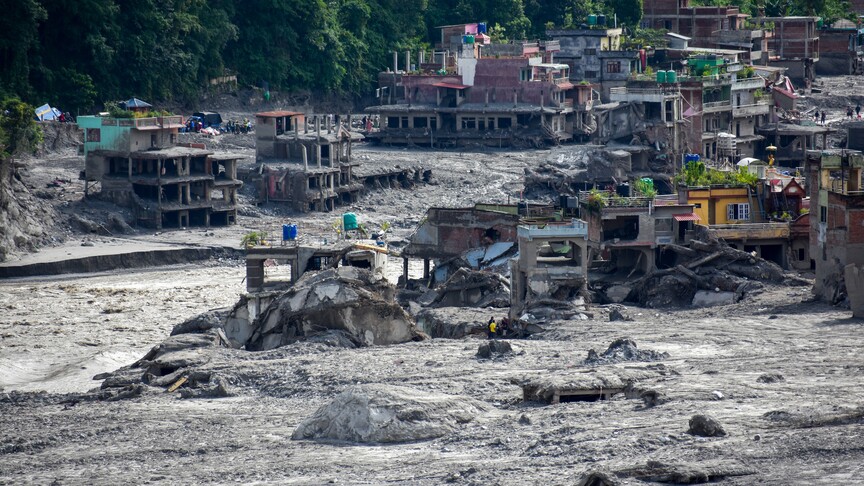 Nepal'deki sel felaketinde hayatını kaybedenlerin sayısı 1114'e yükseldi. 4 bine