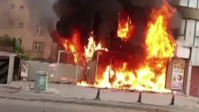 Pendik'te bir iş yerinde çıkan yangın, itfaiye ekiplerinin hızlı müdahalesiyle