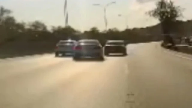 Pendik'te bir otomobilin şerit değiştirirken başka bir araca çarpması sonucu