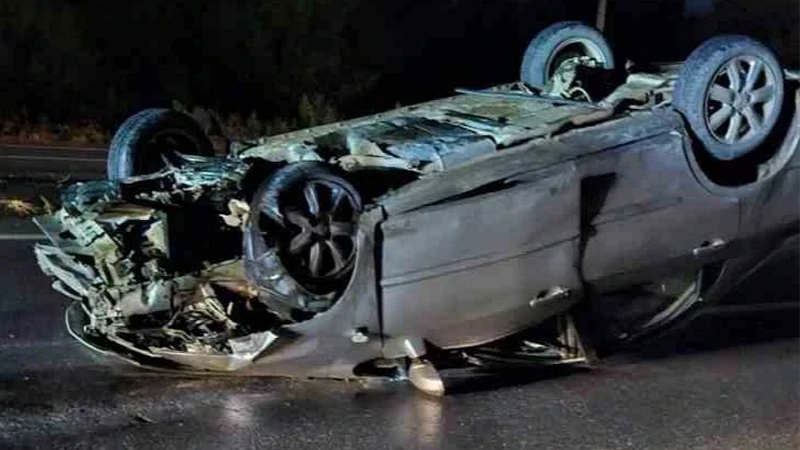 Kontrolden çıkan otomobil, park halindeki makinelerle çarpıştı. Yaralı, itfaiye ekipleri