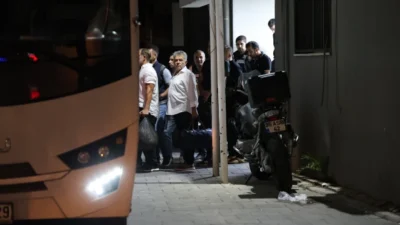 Seferihisar Belediyesi'nde yürütülen rüşvet soruşturmasında 47 şüpheli adliyeye sevk edildi.