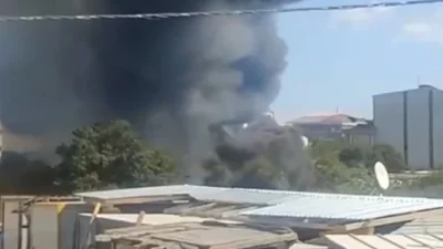 Tuzla'da bir iş yerinde çıkan yangın, çevrede paniğe neden oldu.