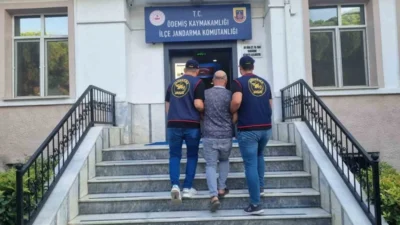 Ödemiş'te 4 yılı aşkın süredir aranan H.S., jandarma ekiplerinin başarılı