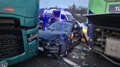 İstanbul-İzmir Otoyolu'nda meydana gelen zincirleme kazada 11 kişi yaralandı. Olay