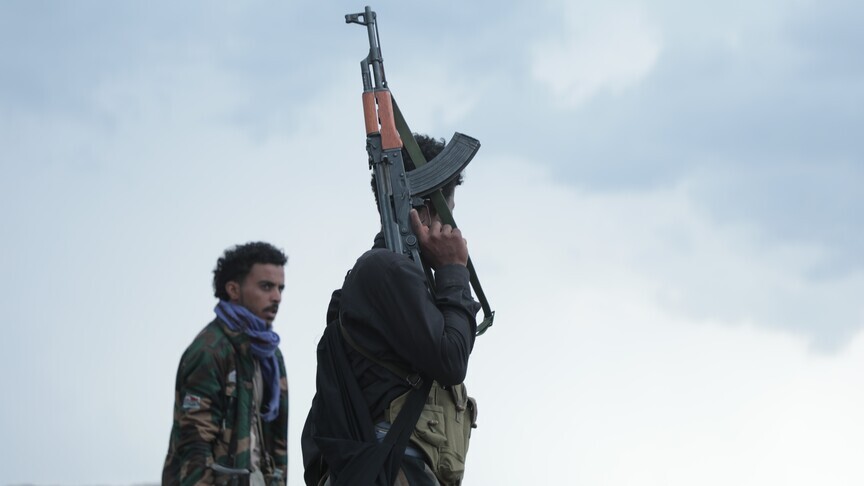 Yemen'deki çatışmalarda Taiz'de düzenlenen hava saldırılarında en az 50 kişi