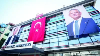Yeni Parti, yeni genel merkezi ile ilgili yaşanan tartışmalarla gündemde.