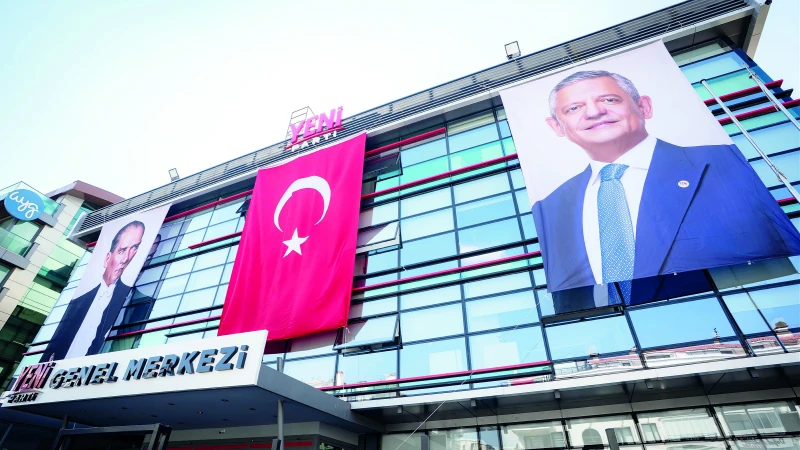 Yeni Parti, yeni genel merkezi ile ilgili yaşanan tartışmalarla gündemde.