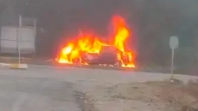 Zonguldak'ın Çaycuma ilçesinde park halindeki bir araçta çıkan yangın itfaiye