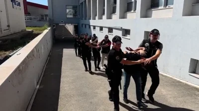 Adana'da düzenlenen uyuşturucu operasyonunda 100 kilogram esrar ele geçirildi, 3