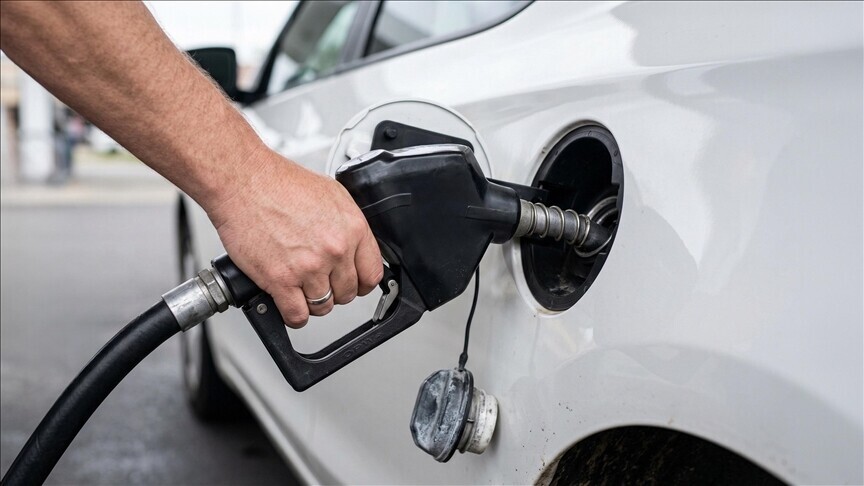 Akaryakıt fiyatlarındaki dalgalanmalara karşı devreye alınan eşel mobil sistemi, bugün