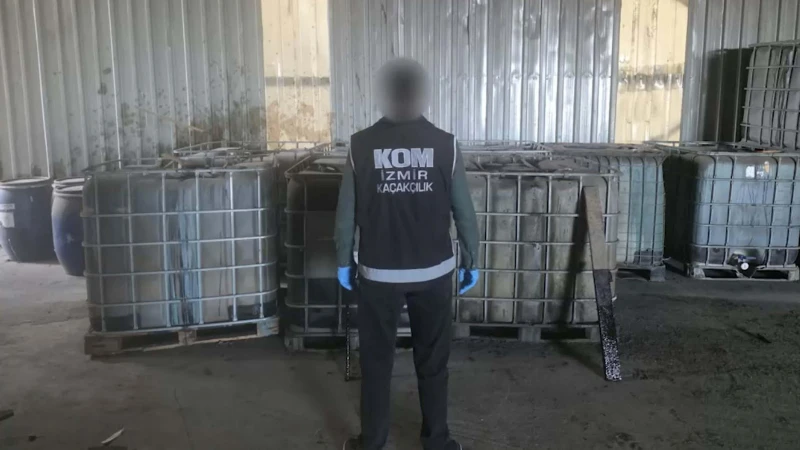 İzmir Aliağa'da yapılan operasyonda 10,1 ton kaçak akaryakıt ele geçirildi.