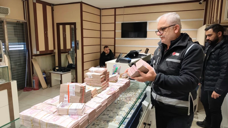 Alihan Kuriş'in para ağı çökertildi. 12 ilde düzenlenen operasyonlarda 22