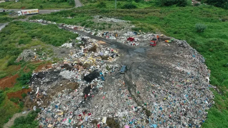 Rize'nin Ardeşen ilçesinde çevre kirliliğine neden olan vahşi depolama nedeniyle