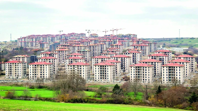 İstanbul Arnavutköy Baklalı'da tamamlanan konutlar, 1 yıldır su ve kanalizasyon