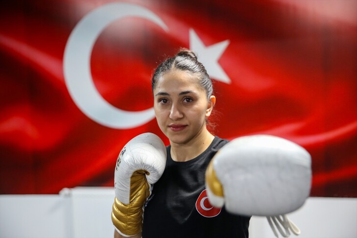 Dünya ve Avrupa şampiyonu Asuman Çığlıoğlu, kasım ayında Makedonya'da düzenlenecek