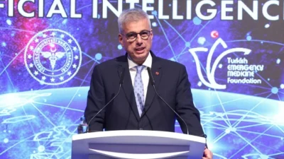 Uluslararası Acil Tıp Kongresi'nde Bakan Memişoğlu, sağlık çalışanlarıyla bir araya