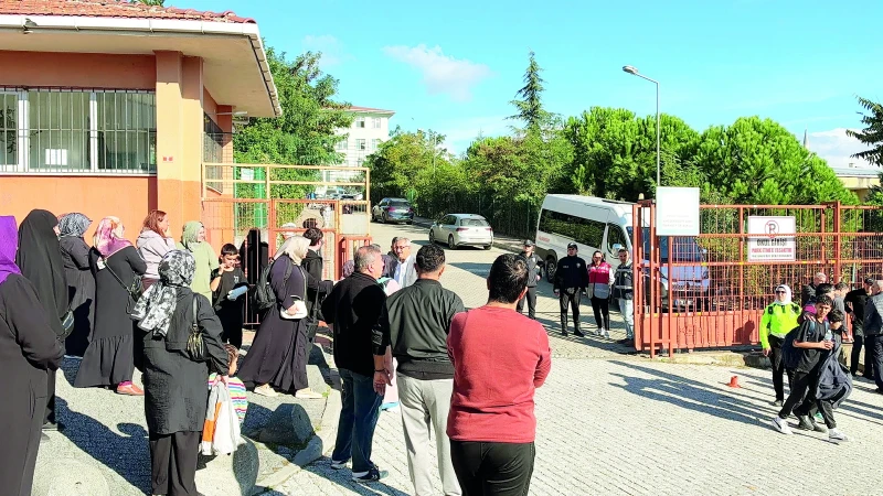 Başakşehir'de bir okulda gerçekleşen bıçaklı saldırının ardından 15 yaşındaki F.M.'nin