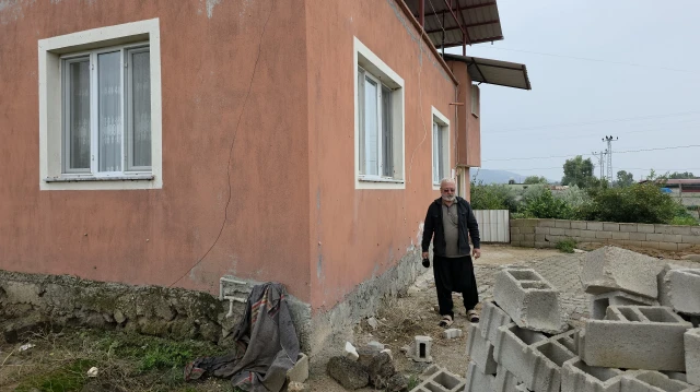 Hatay'ın Bintaş Mahallesi'nde depremin ardından artan salyangozlar, yerel halkın hayatını