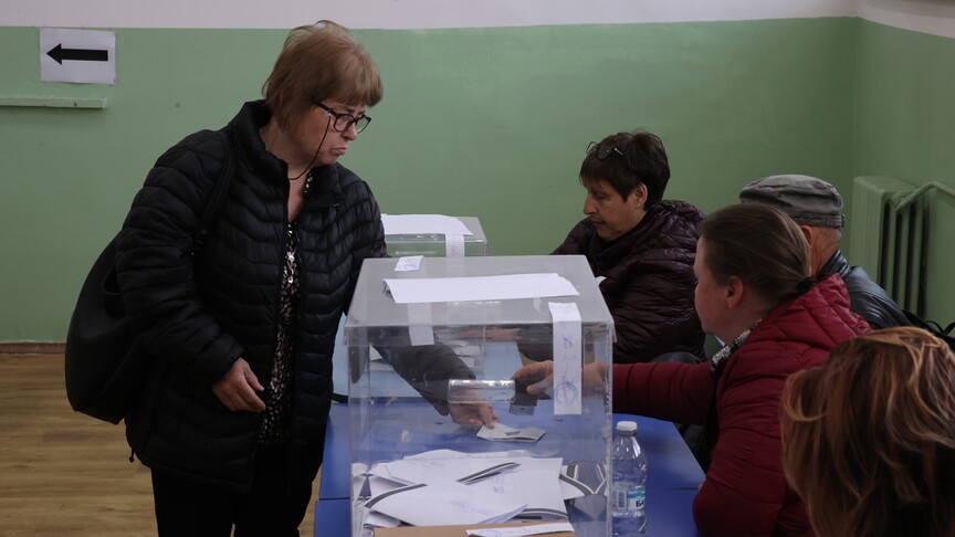 Bulgaristan'da cumhurbaşkanlığı seçimi için 12 binden fazla sandık kuruldu. Seçimin