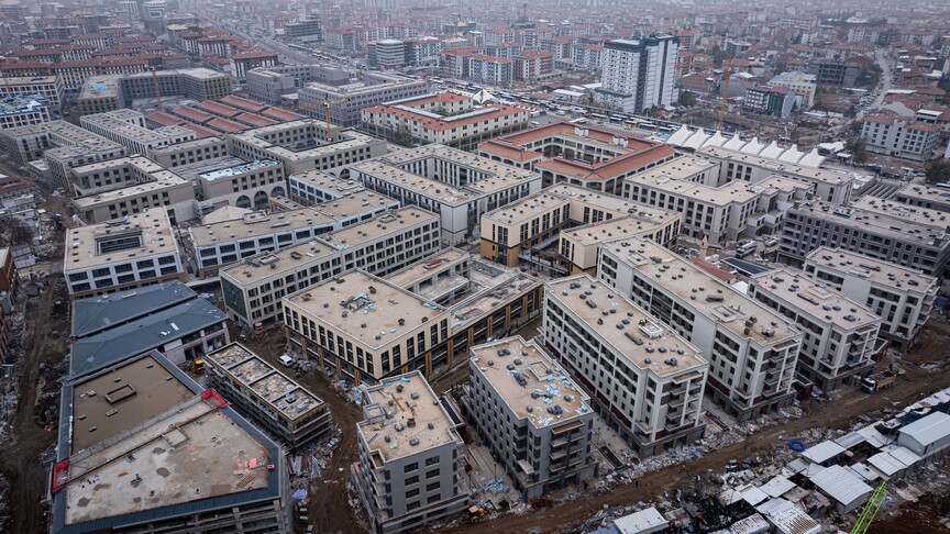 Bakanlık koordinesinde yürütülen yeniden inşa çalışmaları, ABD medyasında geniş yer