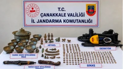 Çanakkale'nin Ezine ilçesinde jandarma ekipleri, birçok tarihi eseri güvenlik altına