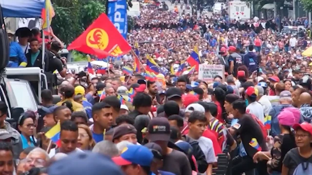 Venezuela'nın başkenti Caracas'ta işçiler, barış ve birlik çağrısı yapmak için