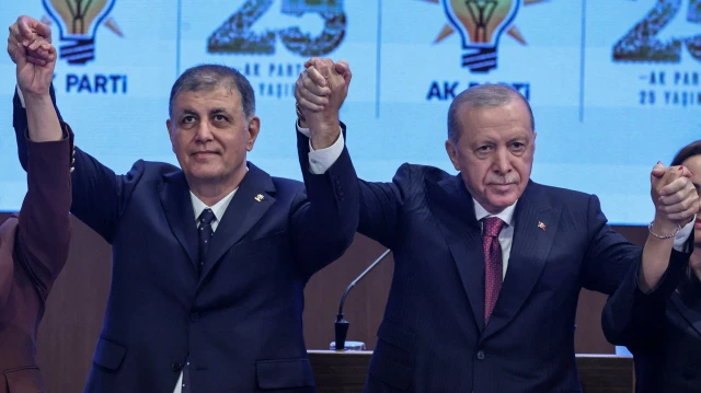 Cemil Tugay, AK Parti’ye geçişinin nedenini İzmir’in sorunlarını çözme arzusuyla