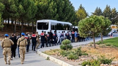 İzmir'in Çeşme ilçesinde yürütülen rüşvet ve sahtecilik soruşturmasında 10 kişi
