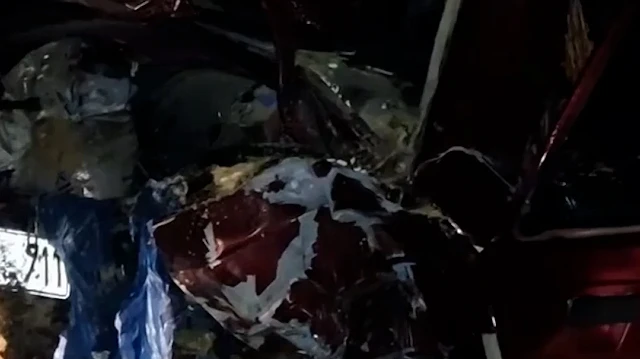 Çorum'un Alaca ilçesinde hafif ticari araç ile otomobilin çarpıştığı kazada