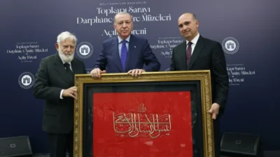Cumhurbaşkanı Erdoğan, Prof. Dr. Sadettin Ökten'in elini öpmek istemesine izin
