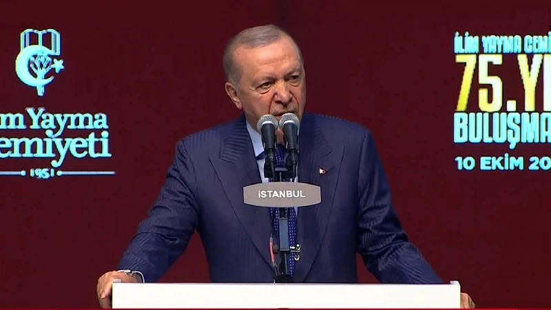 Cumhurbaşkanı Erdoğan, İstanbul'da düzenlenen etkinlikte İlim Yayma Cemiyeti'nin 75. yılını