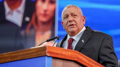 Muhalefet lideri Eisenkot, Netanyahu'yu seçimleri geçersiz kılmakla suçladı. Seçimlere dış