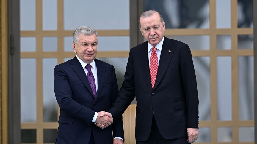 Cumhurbaşkanı Erdoğan, Özbekistan Cumhurbaşkanı Mirziyoyev ile önemli bir görüşme gerçekleştirdi.
