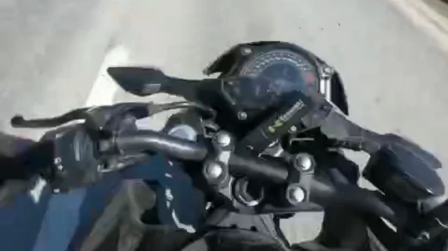 Eskişehir'de meydana gelen motosiklet kazası, sürücünün kask kamerası sayesinde kaydedildi.