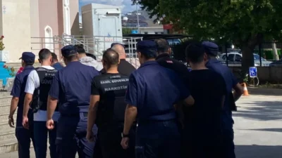 Fethiye açıklarında düzenlenen operasyonda 34 düzensiz göçmen kurtarıldı. Beş kişi