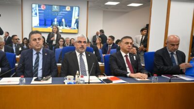 TBMM'de devam eden fon tasfiyesi görüşmelerinde, milletvekillerinin soruları dikkat çekiyor.