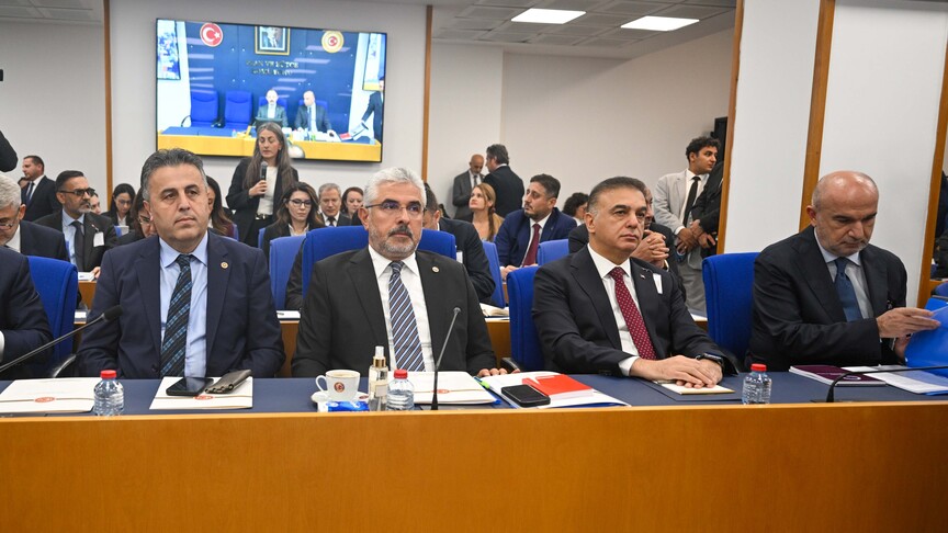 TBMM'de devam eden fon tasfiyesi görüşmelerinde, milletvekillerinin soruları dikkat çekiyor.