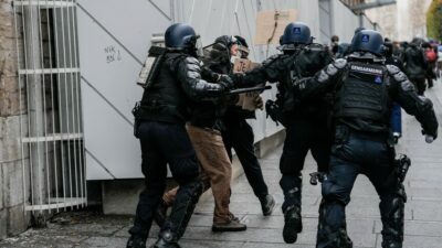 Fransa'daki Sarı Yelekliler eylemlerinde 1314 kişi gözaltına alındı; 53 güvenlik