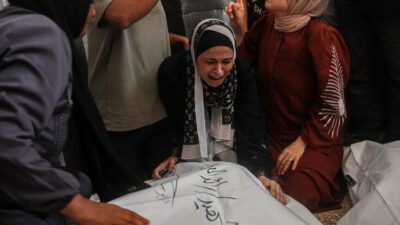 İsrail'in Gazze Şeridi'ne yönelik saldırıları sürerken, bir Filistinli hayatını kaybetti.