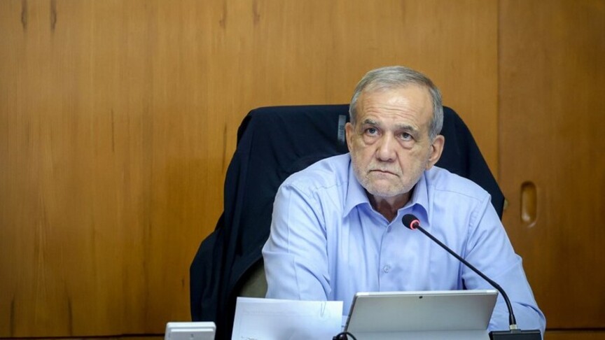 İran Cumhurbaşkanı Mesud Pezeşkiyan, ekonomik baskıların arttığını belirterek halkın destek