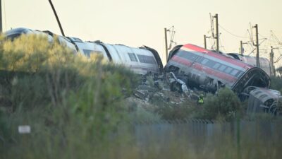 İspanya'da iki hızlı trenin çarpıştığı kazada ölü sayısı 69'a çıktı.