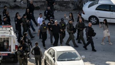 İsrailli aşırı sağcı bakan Ben-Gvir, yıkılan bir Filistin binası önünde