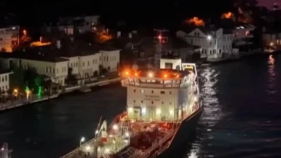 İstanbul Boğazı'nda meydana gelen olayda kimyasal madde taşıyan tanker, güvenli