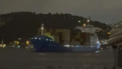 İstanbul Boğazı'nda kontrolden çıkan dev gemi, ekiplerin hızlı müdahalesiyle güvenle