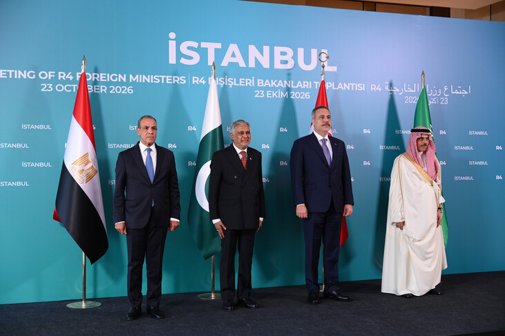 Dışişleri bakanları, İstanbul'da düzenlenen toplantıda bölgesel barış ve istikrar için