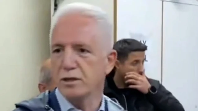 İstanbul Valisi Davut Gül, sel felaketinin yaşandığı Sarıyer'de mağdurları ziyaret