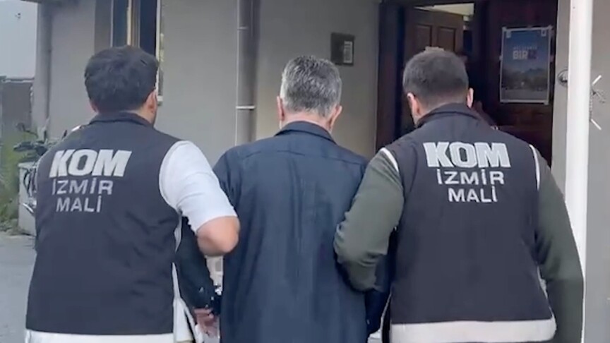 İzmir'de Bayraklı Belediyesi'ne yönelik rüşvet soruşturmasında 15 kişi tutuklanırken, 41