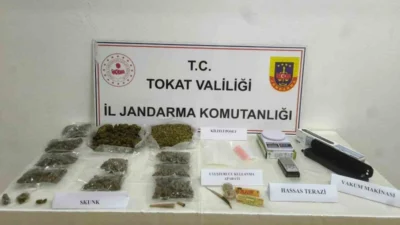 Tokat'ta jandarma ekipleri, İstanbul'dan uyuşturucu madde getirileceği ihbarı üzerine başarılı