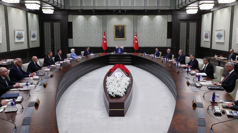 Bugün saat 15.00'te yapılacak Kabine toplantısında, fon soruşturması ve uluslararası