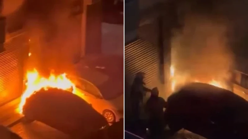 Kadıköy'de bir oto galeri önünde park halindeki iki araç, aydınlatma